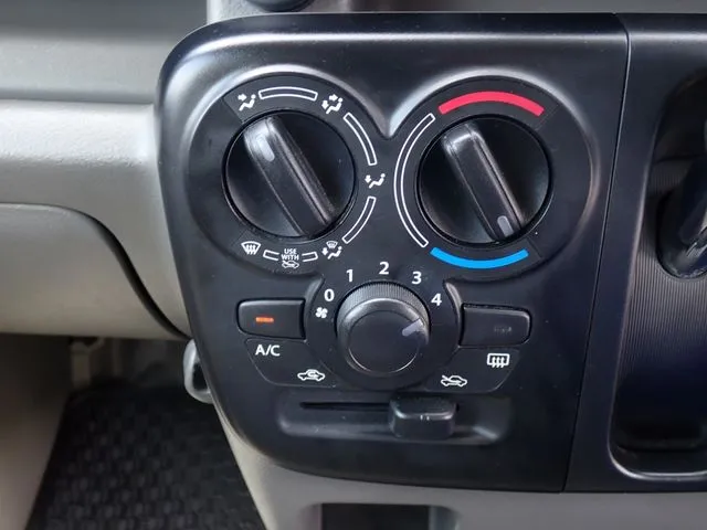 エブリイバン（スズキ）の車両写真