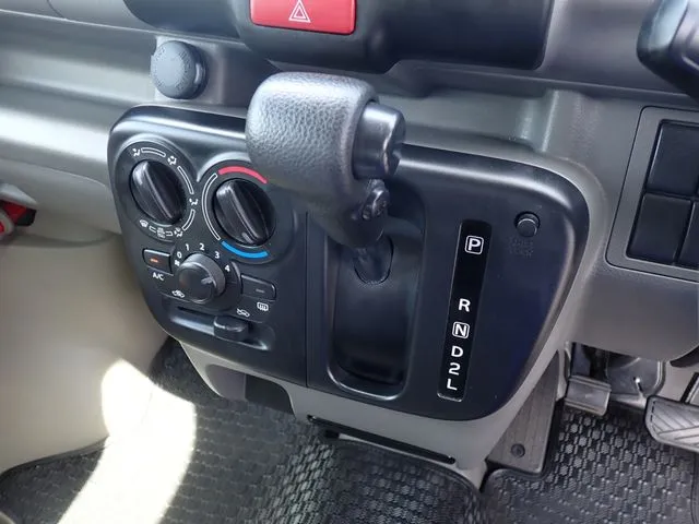 エブリイバン（スズキ）の車両写真