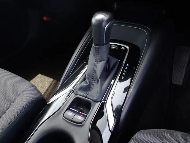 トヨタ　カローラ　ツーリング　ハイブリッド４ＷＤ