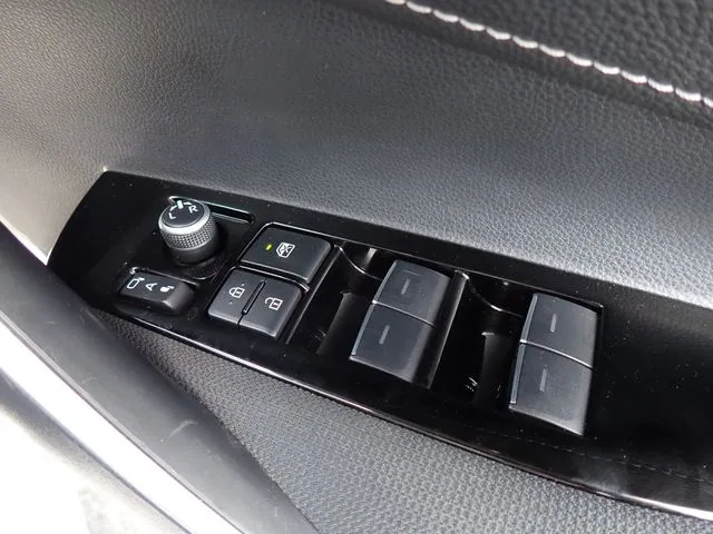 トヨタ　カローラ　ツーリング　ハイブリッド４ＷＤ