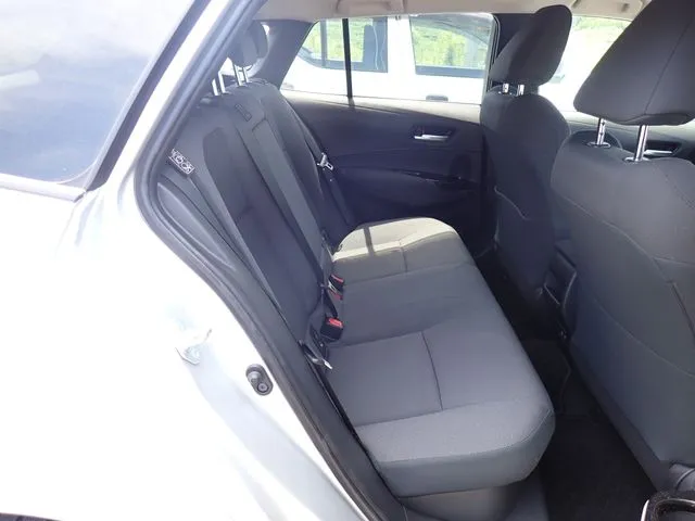 トヨタ　カローラ　ツーリング　ハイブリッド４ＷＤ