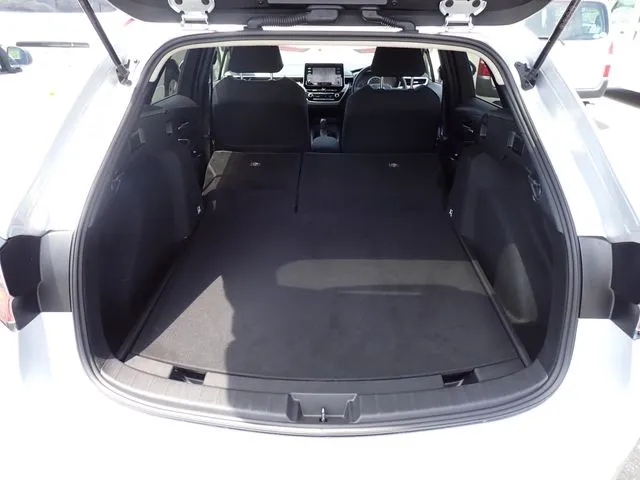 トヨタ　カローラ　ツーリング　ハイブリッド４ＷＤ