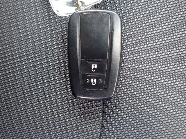 トヨタ　カローラ　ツーリング　ハイブリッド４ＷＤ