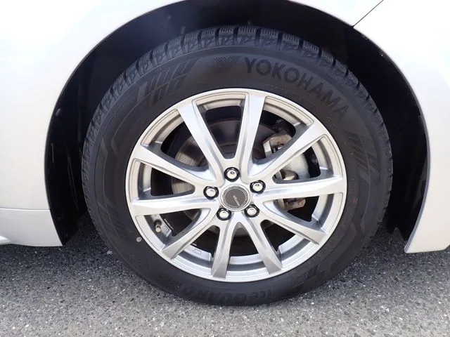 トヨタ　カローラ　ツーリング　ハイブリッド４ＷＤ