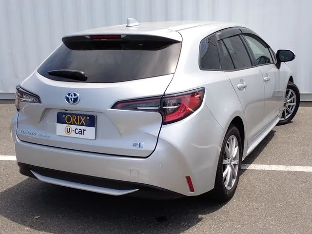 トヨタ　カローラ　ツーリング　ハイブリッド４ＷＤ