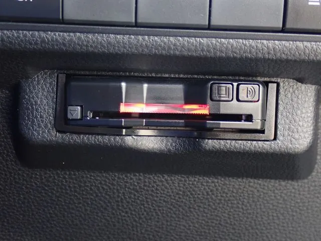 トヨタ　カローラ　ツーリング　ハイブリッド４ＷＤ