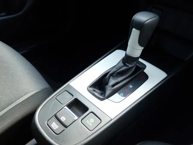 フィット　ｅ：ＨＥＶ（ホンダ）の車両写真