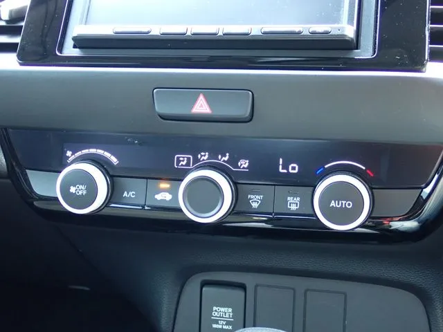 フィット　ｅ：ＨＥＶ（ホンダ）の車両写真