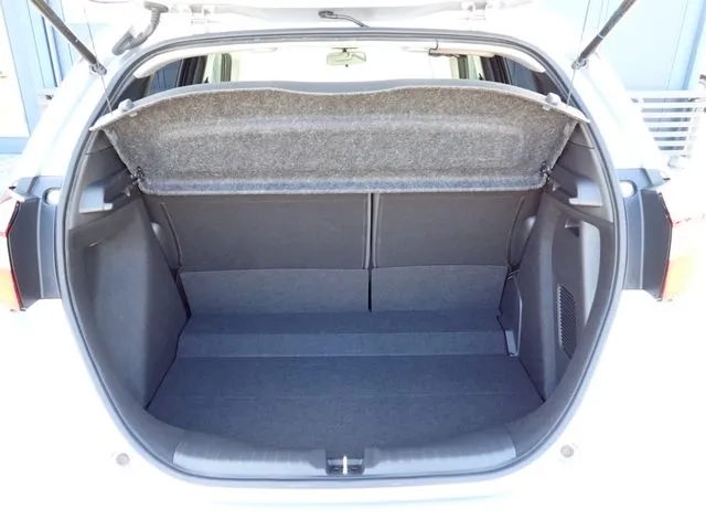 フィット　ｅ：ＨＥＶ（ホンダ）の車両写真