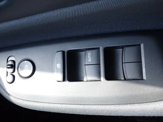 フィット　ｅ：ＨＥＶ（ホンダ）の車両写真