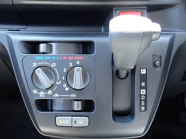 ミラ　イース（ダイハツ）の車両写真