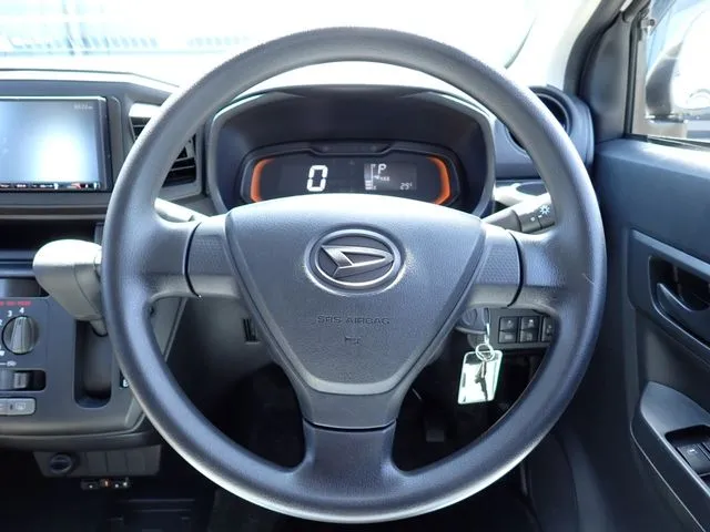 ミラ　イース（ダイハツ）の車両写真