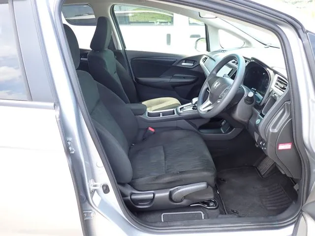 シャトル　ハイブリッド（ホンダ）の車両写真