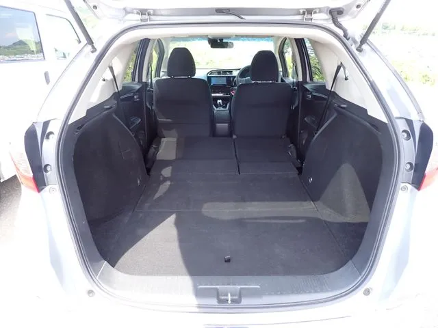 シャトル　ハイブリッド（ホンダ）の車両写真