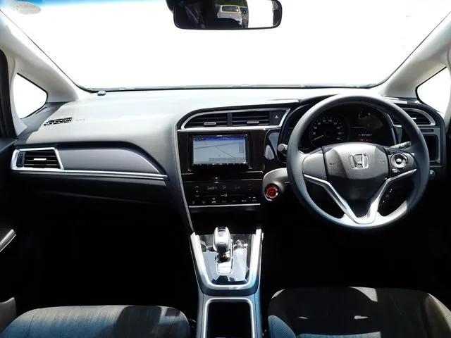 シャトル　ハイブリッド（ホンダ）の車両写真