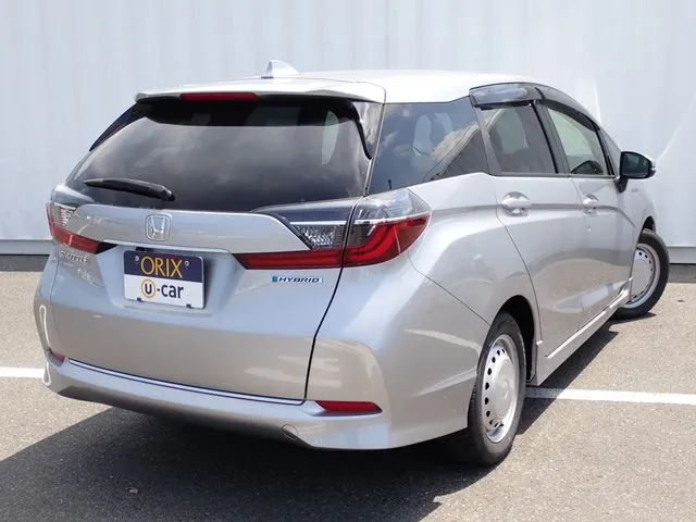 シャトル　ハイブリッド（ホンダ）の車両写真
