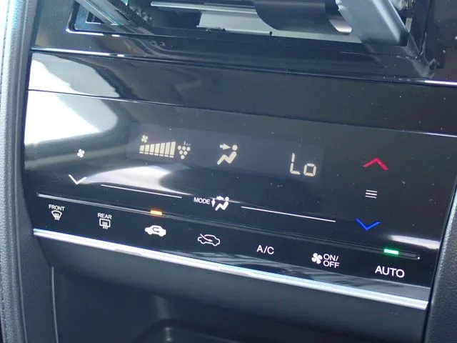 シャトル　ハイブリッド（ホンダ）の車両写真