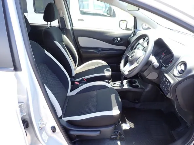 ノート（ニッサン）の車両写真