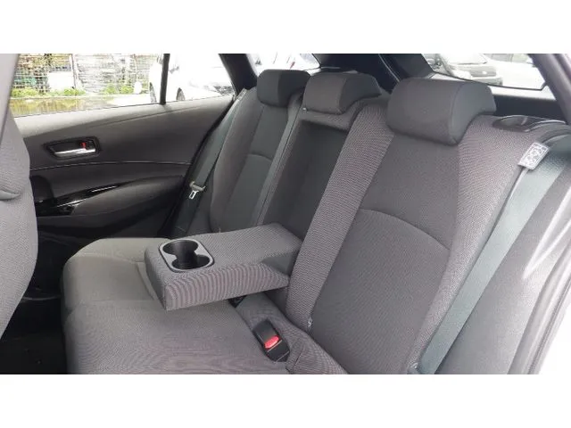 カローラ ツーリング ハイブリッド(トヨタ)の車両写真