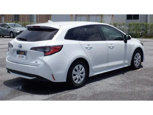 カローラ ツーリング ハイブリッド(トヨタ)の車両写真