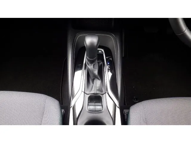 トヨタ　カローラ　ツーリング　ハイブリッド