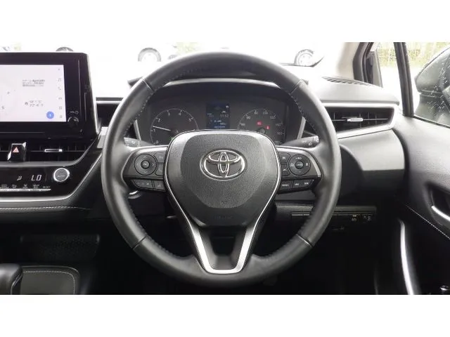 トヨタ　カローラ　ツーリング　ハイブリッド