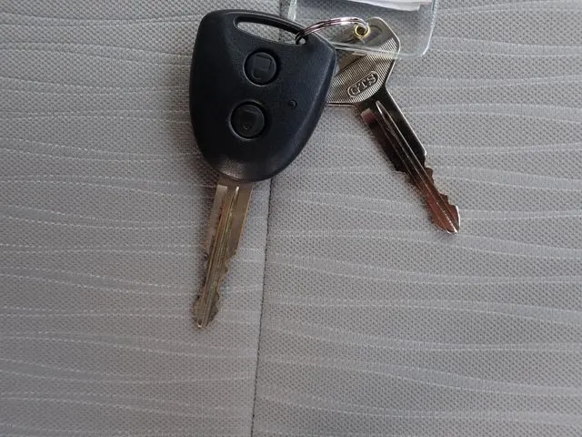 ミラ　イース（ダイハツ）の車両写真