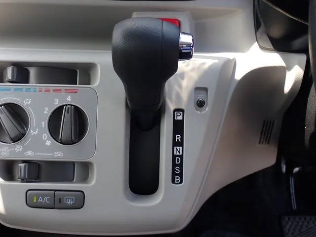 ミラ　イース（ダイハツ）の車両写真