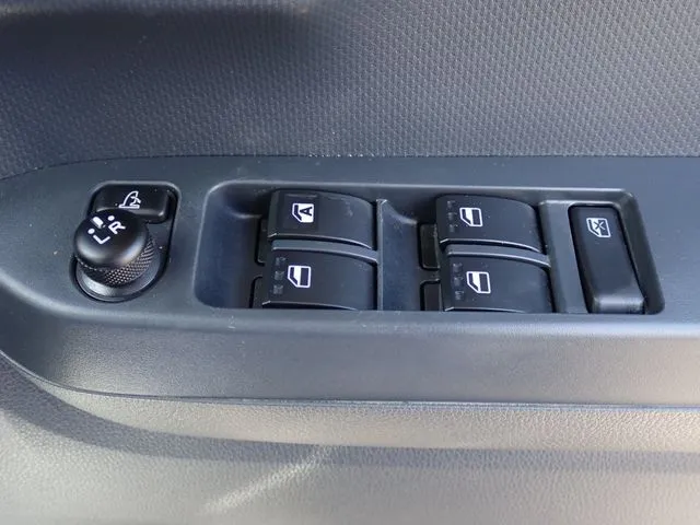 ミラ　イース（ダイハツ）の車両写真