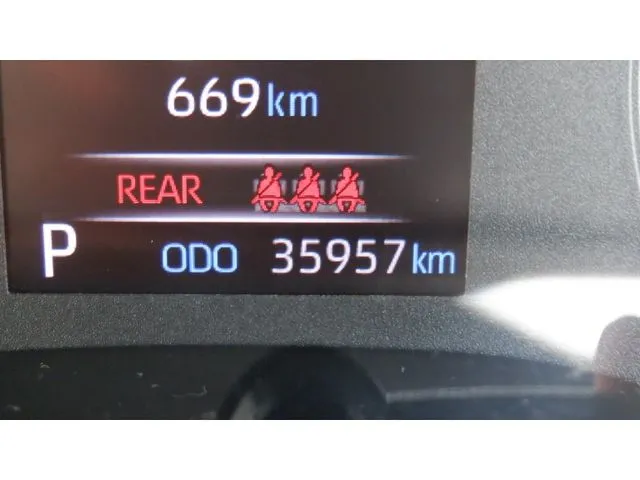 ヤリス ハイブリッド(トヨタ)の車両写真