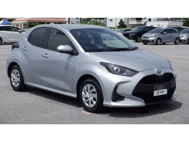 ヤリス ハイブリッド(トヨタ)の車両写真