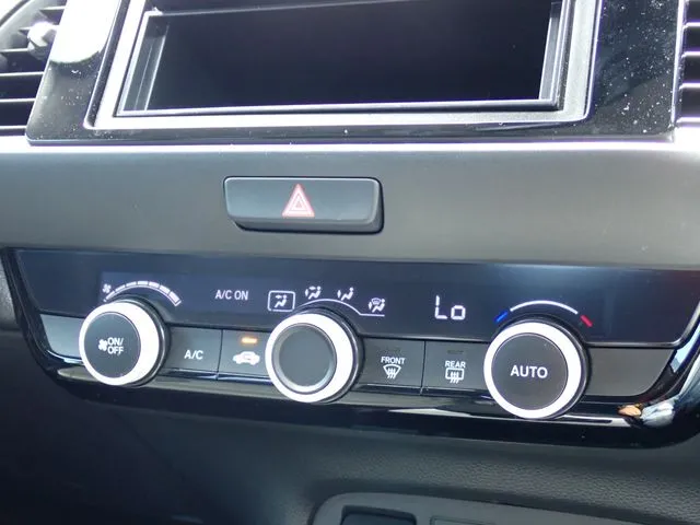 フィット　ｅ：ＨＥＶ（ホンダ）の車両写真