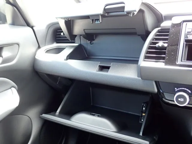 フィット　ｅ：ＨＥＶ（ホンダ）の車両写真