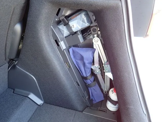 フィット　ｅ：ＨＥＶ（ホンダ）の車両写真