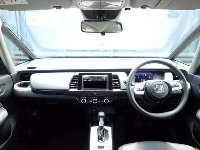 フィット　ｅ：ＨＥＶ（ホンダ）の車両写真