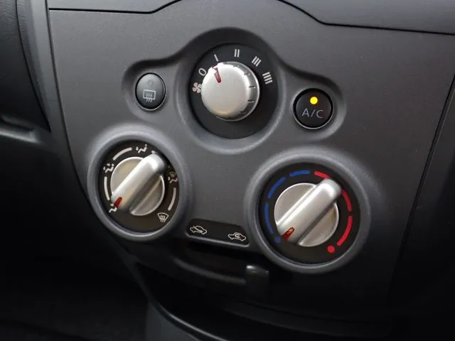 ノート（ニッサン）の車両写真