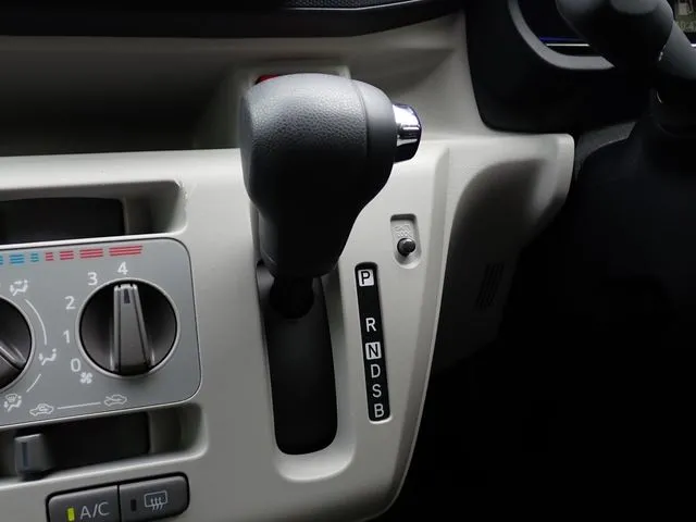 ダイハツ ミラ イース