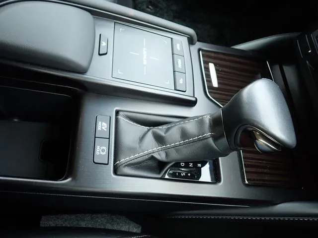 レクサス　ＥＳ３００ｈ（トヨタ）の車両写真