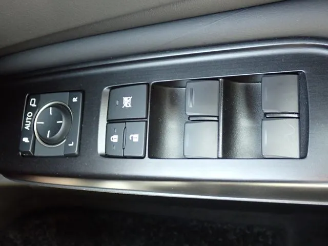 レクサス　ＥＳ３００ｈ（トヨタ）の車両写真