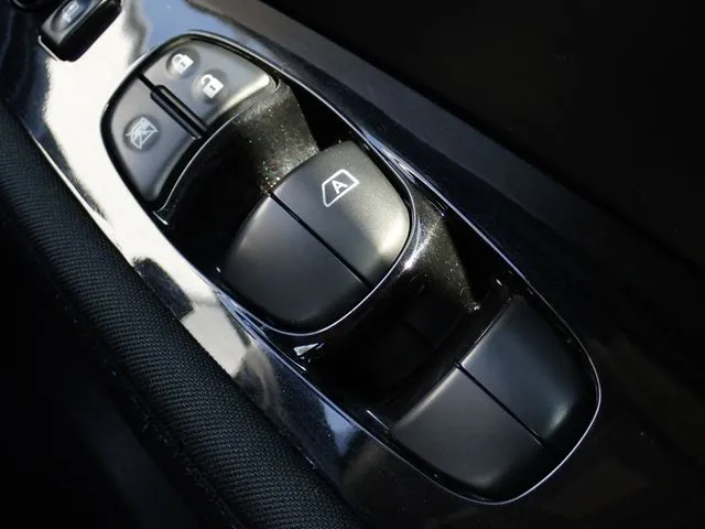 ニッサン　リーフ