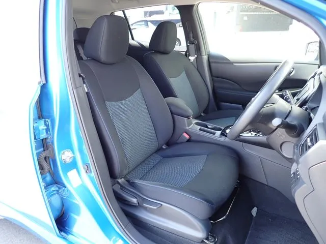 ニッサン　リーフ