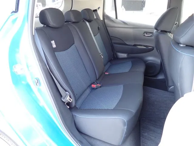 ニッサン　リーフ