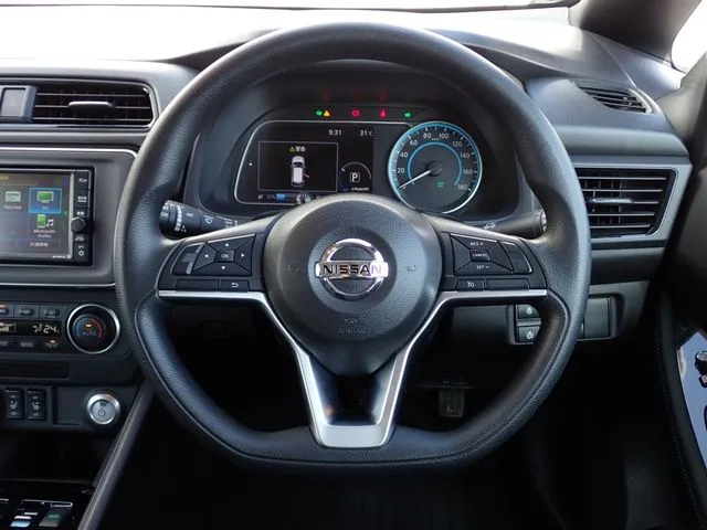 ニッサン　リーフ