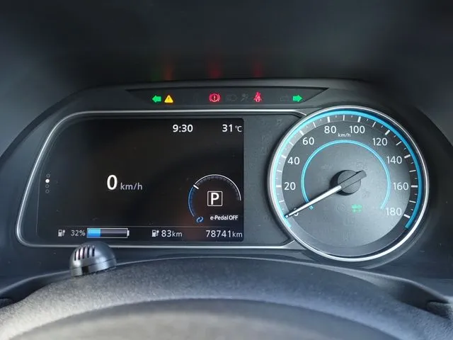 ニッサン　リーフ