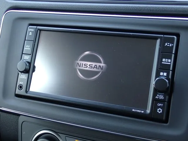 ニッサン　リーフ