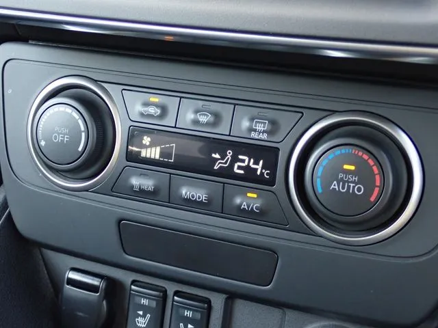 ニッサン　リーフ