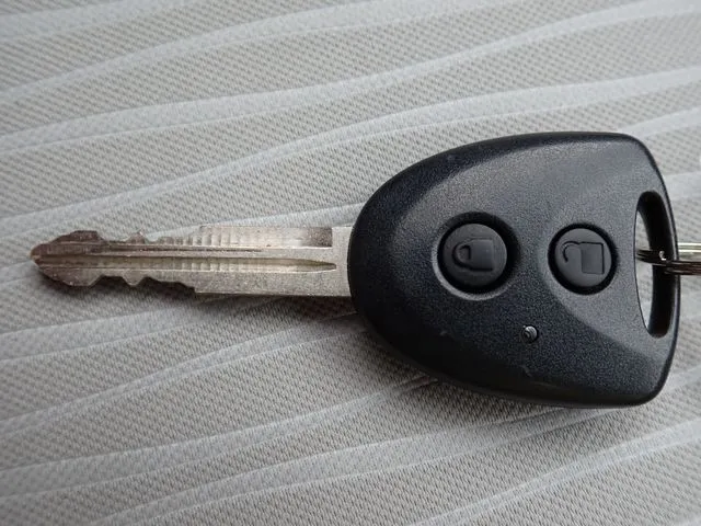 ダイハツ　ミラ　イース