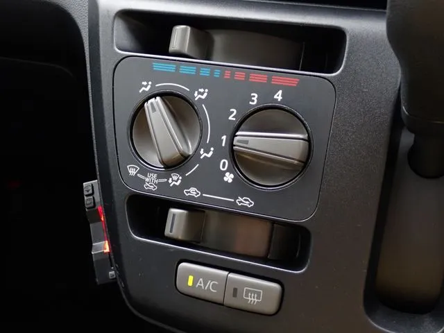 ダイハツ　ミラ　イース