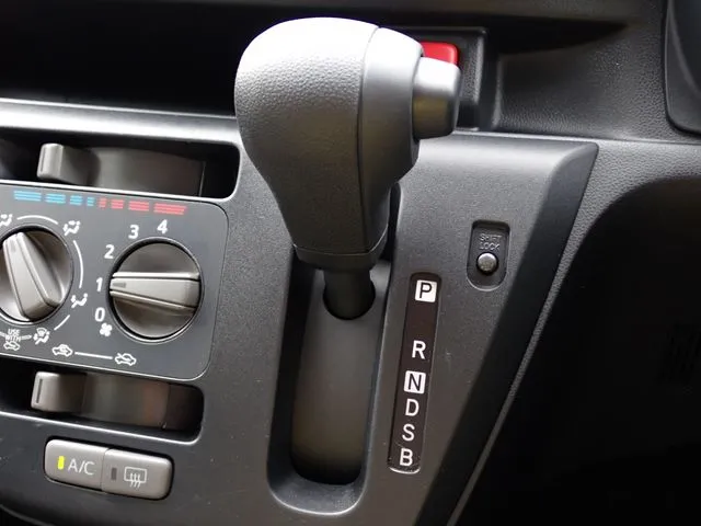 ダイハツ　ミラ　イース