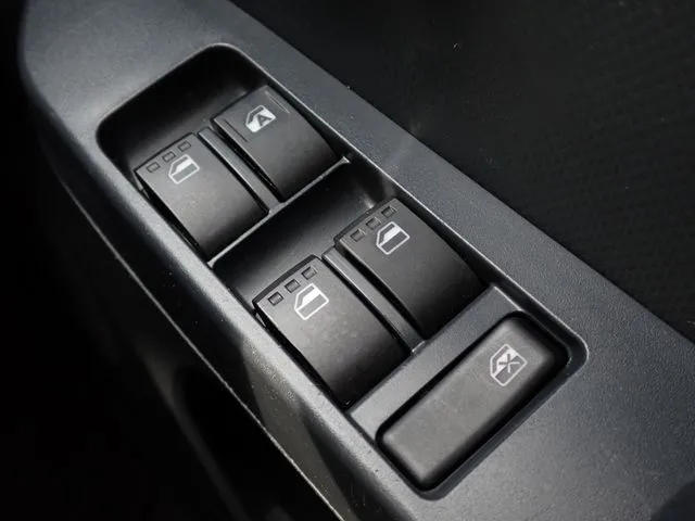 ダイハツ　ミラ　イース